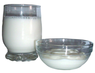 Joghurt oder Milch (gibt's nur wenig, fördert meinen Stuhlgang)